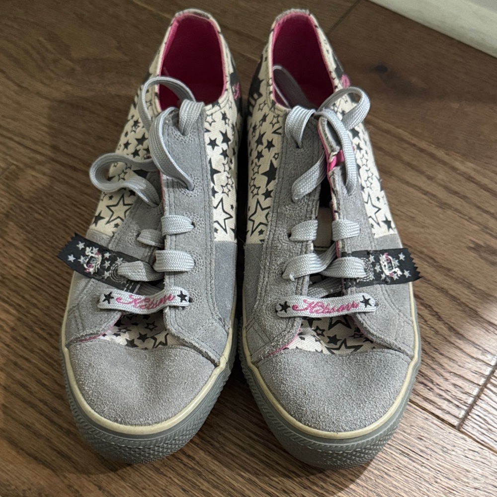 kitson Gray & Cream Star-Print Lace-Up Sneakers with Pink Interior